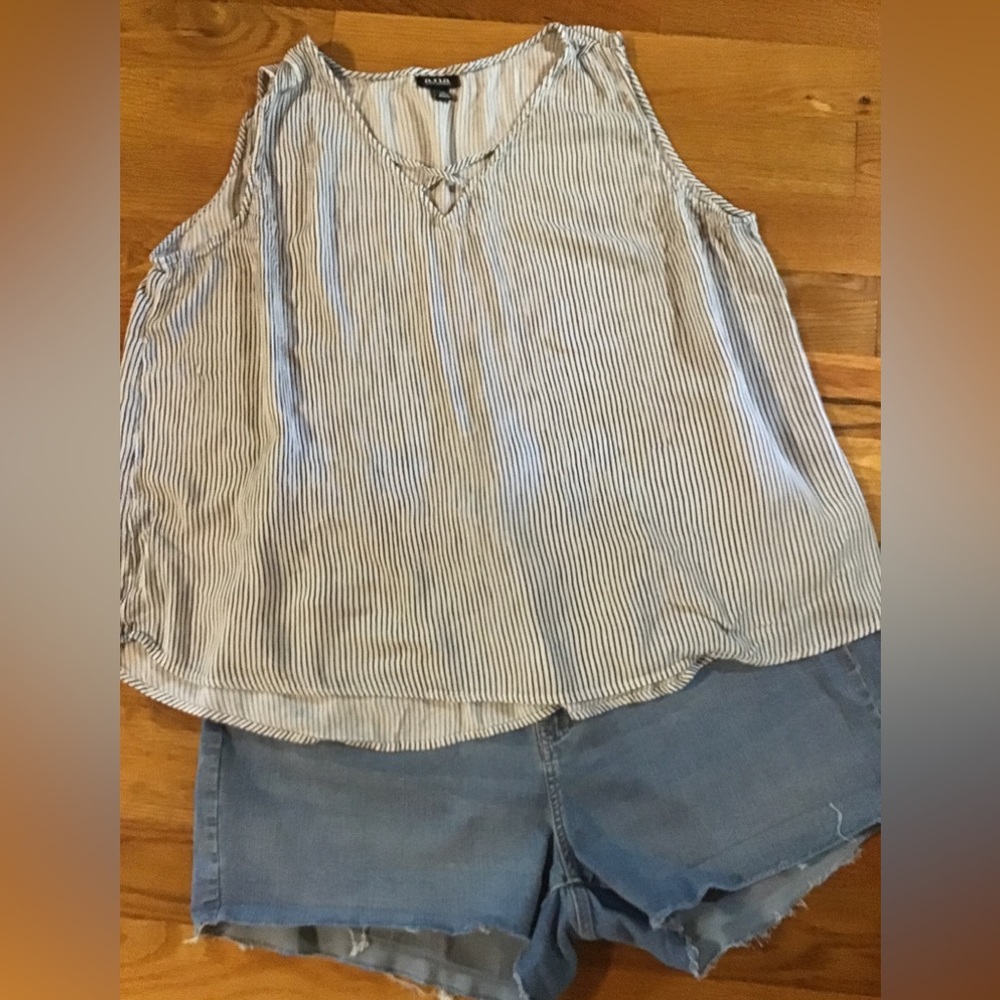 Woman size XXL, a.n.a. pinstripe, tank top, CC